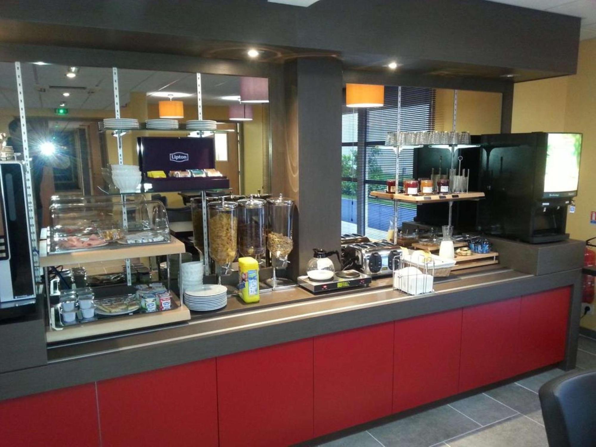 Brit Hotel Confort Villeneuve Sur Lot Bias  Экстерьер фото