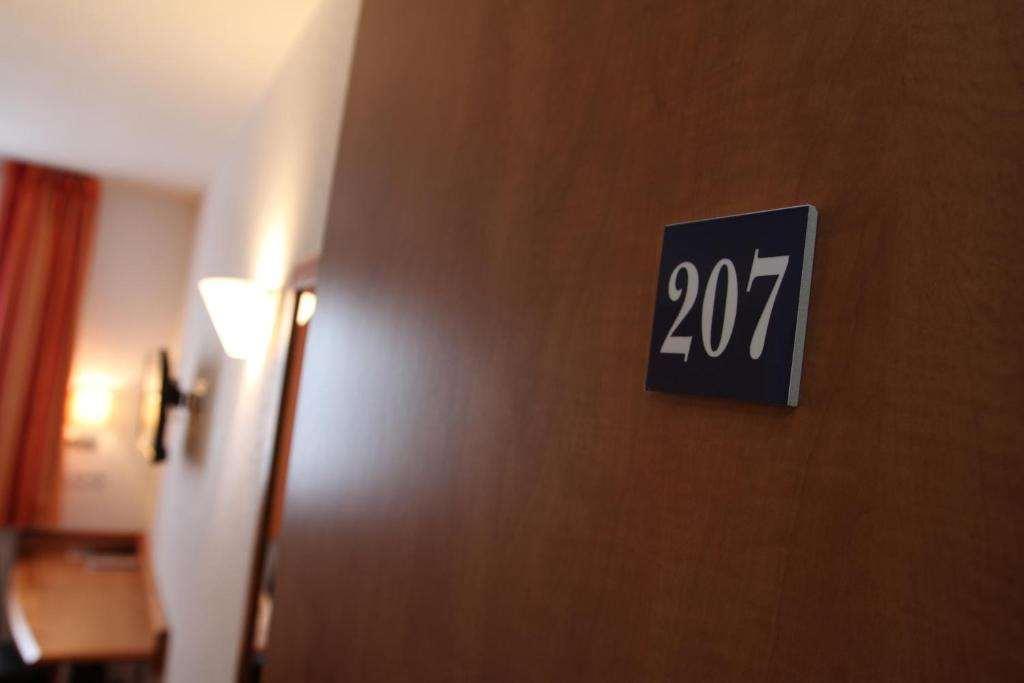 Brit Hotel Confort Villeneuve Sur Lot Bias  Номер фото