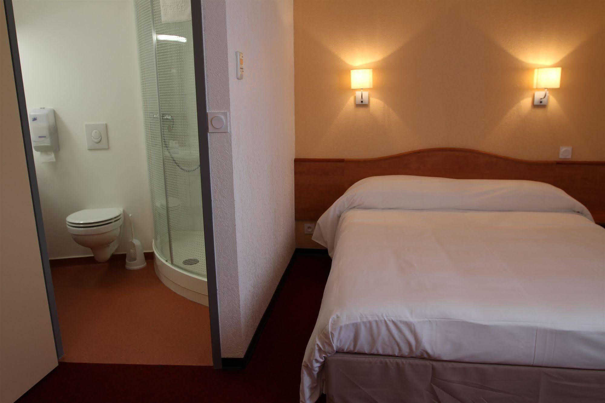 Brit Hotel Confort Villeneuve Sur Lot Bias  Экстерьер фото