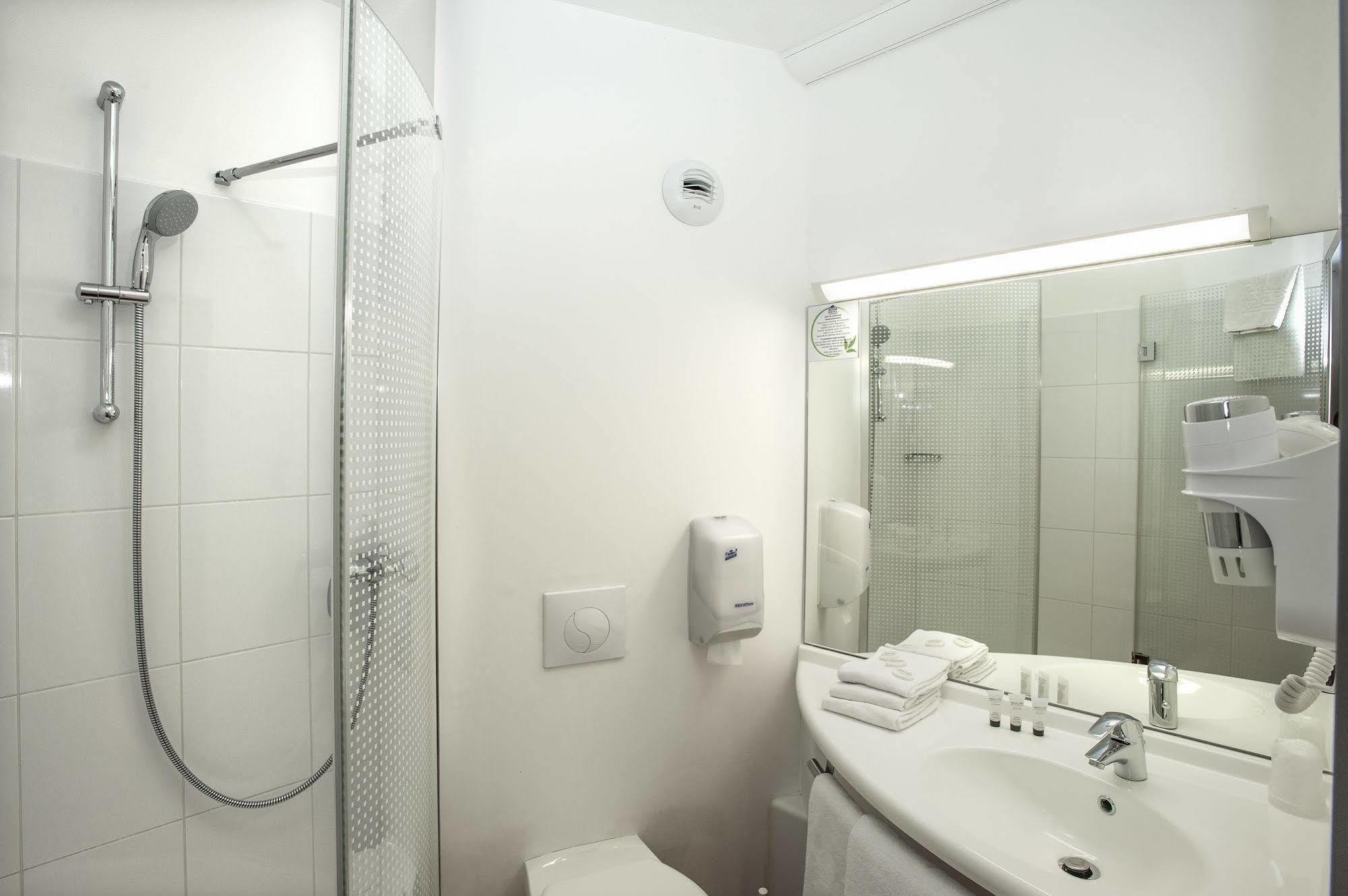 Brit Hotel Confort Villeneuve Sur Lot Bias  Экстерьер фото